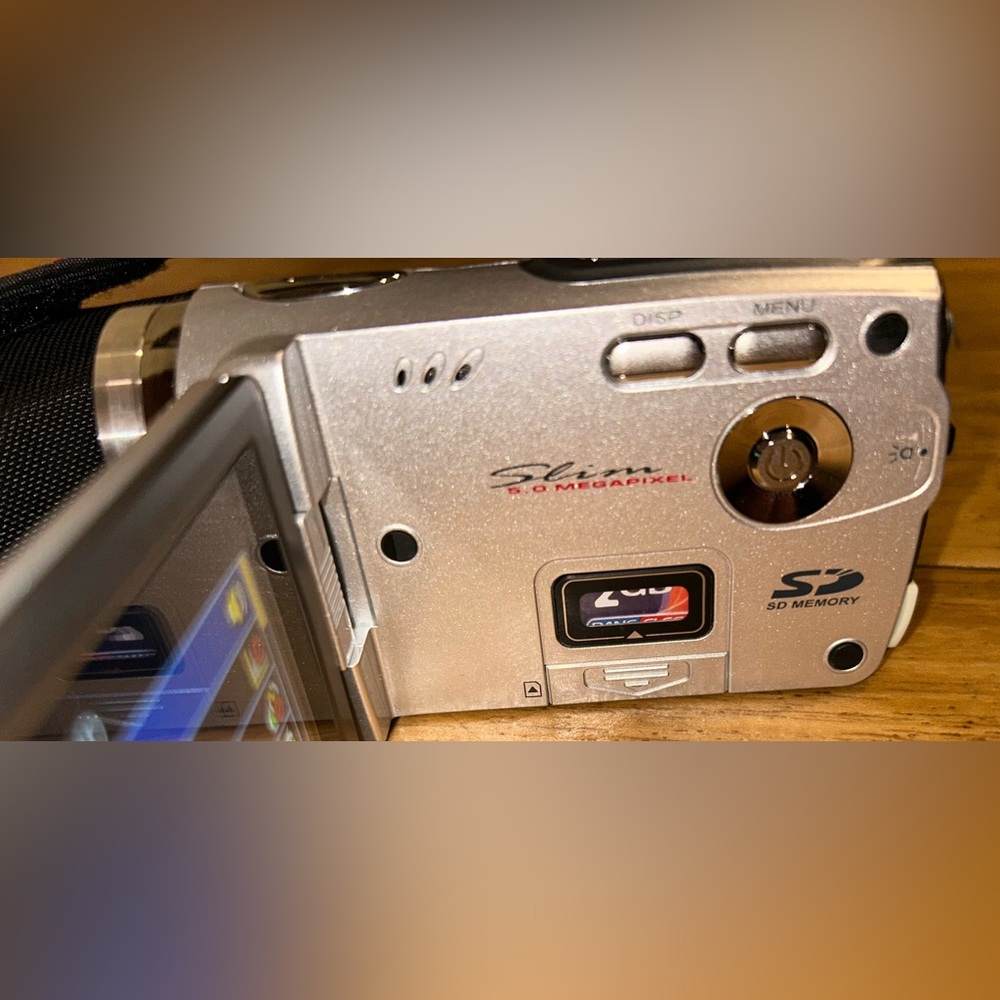 Silver HD Video Camera - Picture 8 of 8